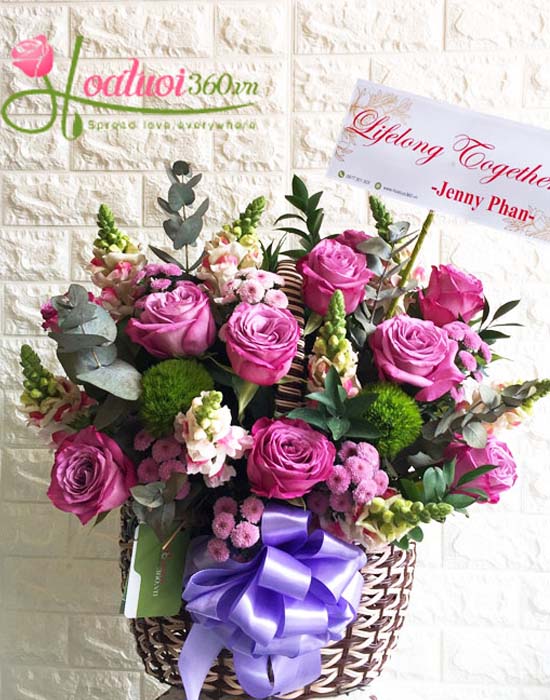 Giỏ hồng ecuador màu tím Giỏ hồng ecuador màu tím